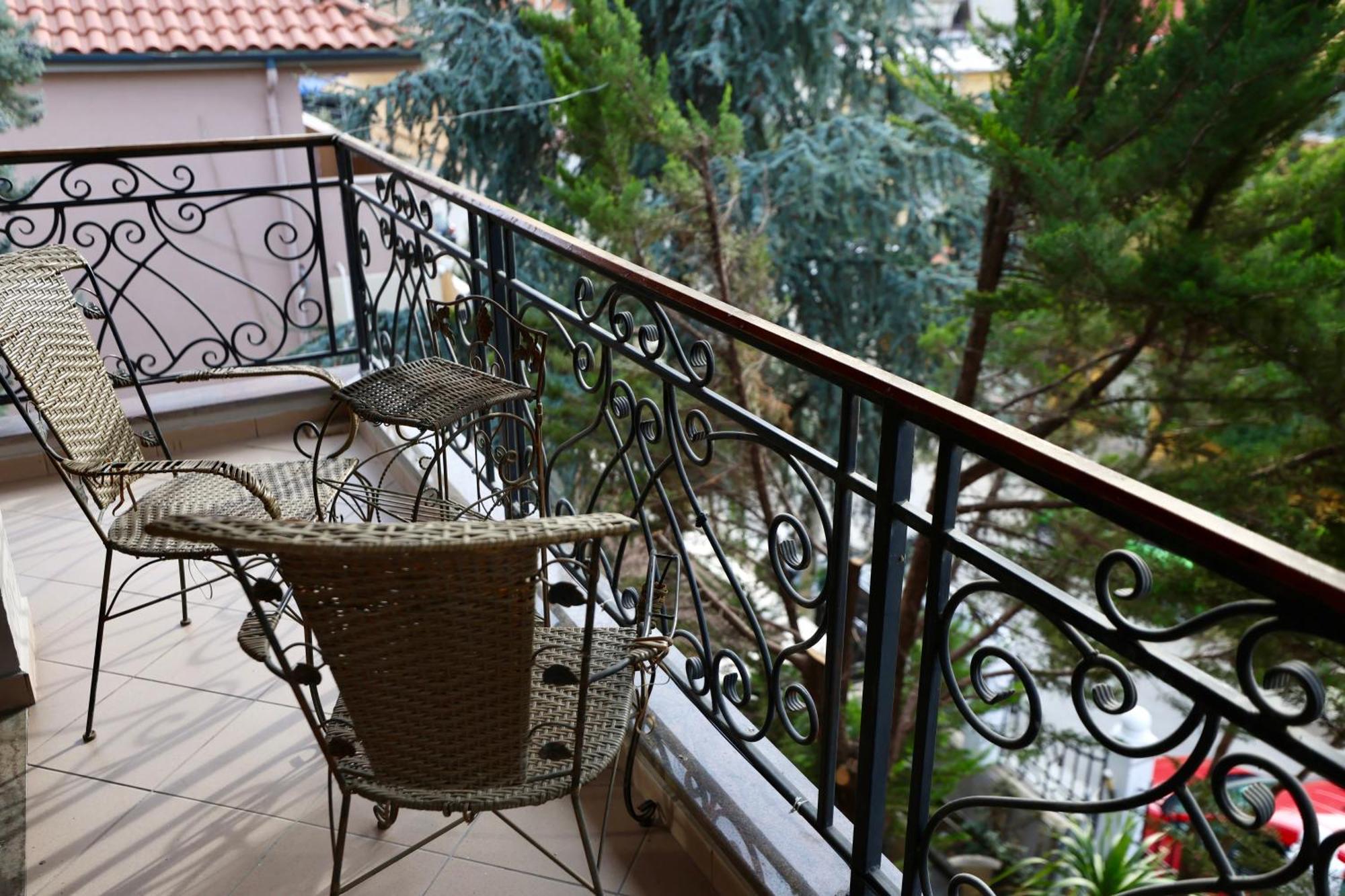 Vila Alizee Hotel Tiranë Eksteriør bilde