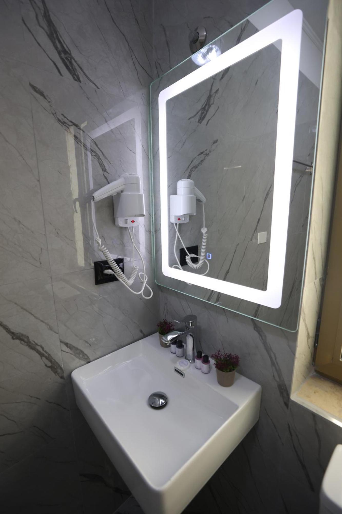 Vila Alizee Hotel Tiranë Eksteriør bilde